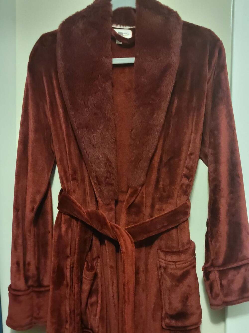 Daydreams by Berkshire Home Plush Fuzzy Robe Burgundy Size S